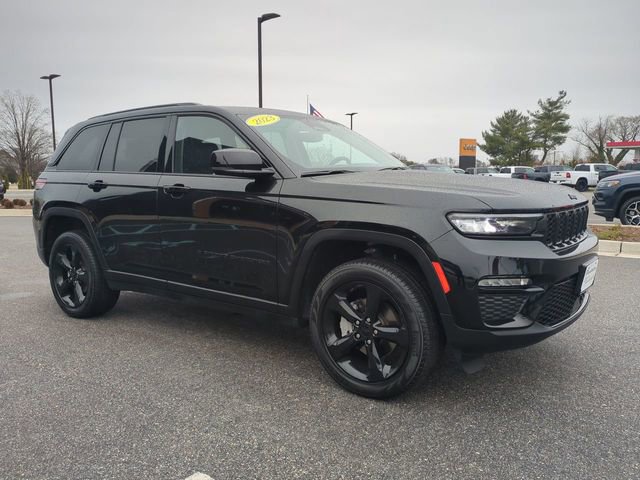 Used 2023 Jeep Grand Cherokee Limited w/ Black Appearance Package image 2