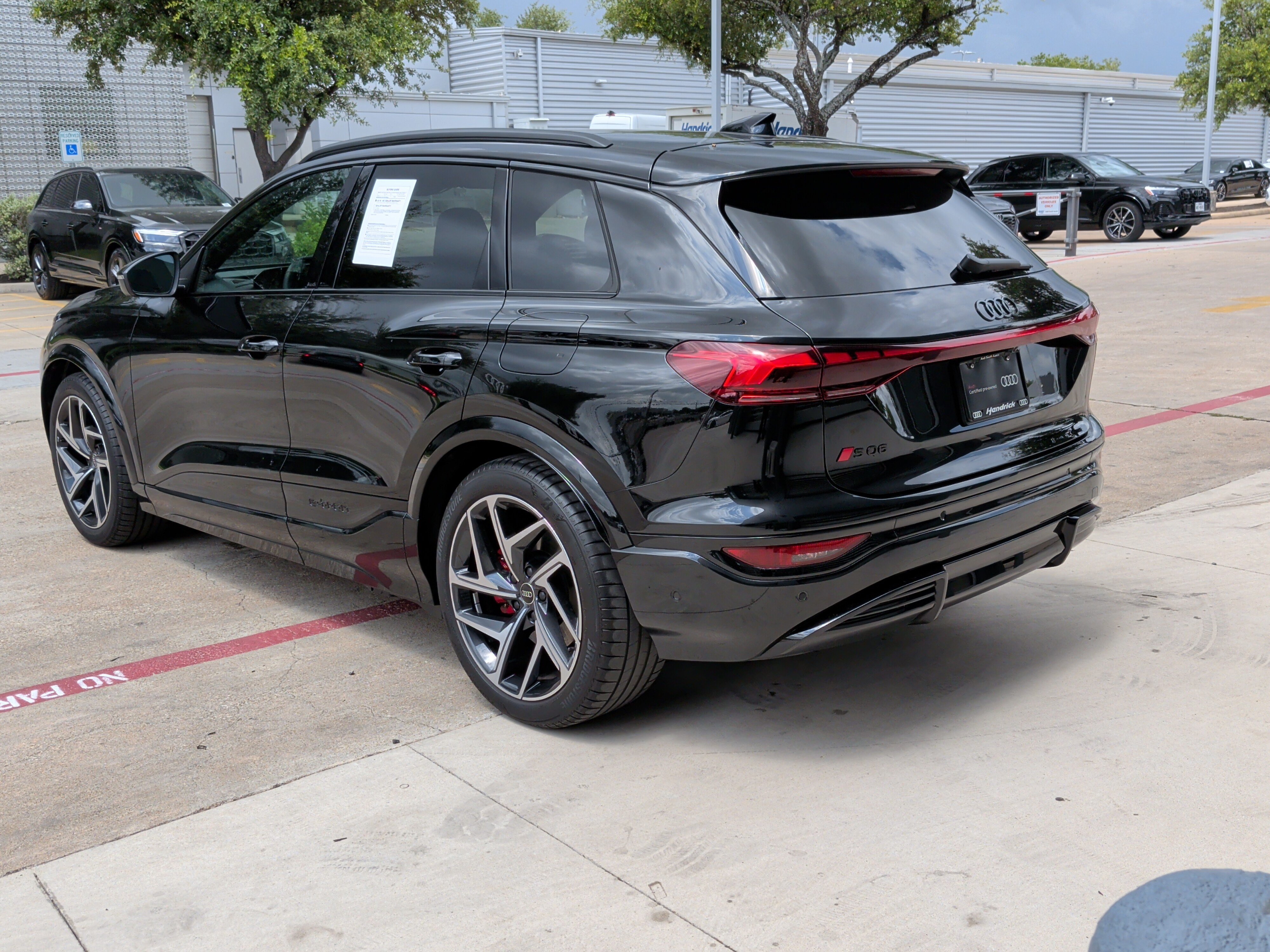 Certified 2025 Audi SQ6 e-tron Prestige w/ Premium Plus AWD/4WD image 8