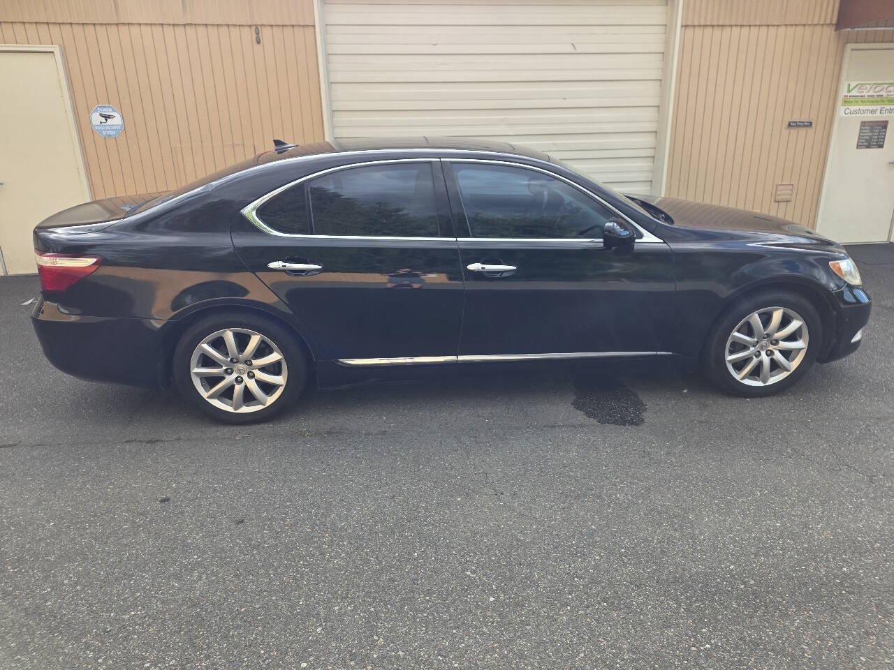 Used 2008 Lexus LS 460 w/ Comfort Pkg RWD image 7