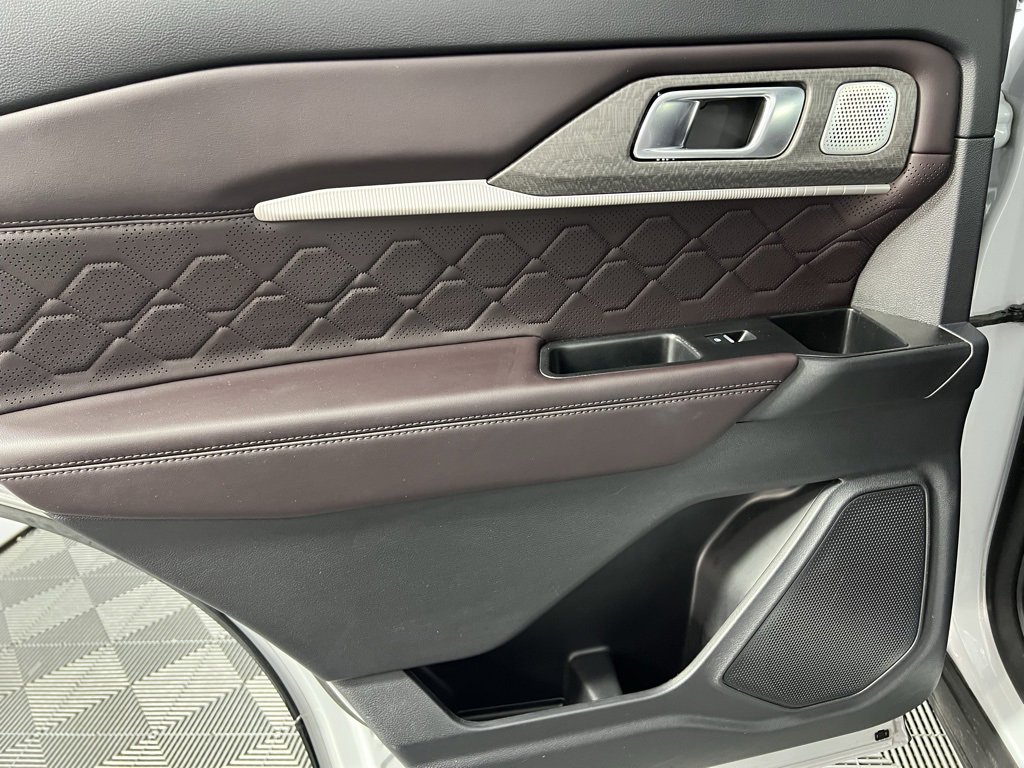 Used 2025 Ford Explorer Platinum w/ LUX Leather Package image 30