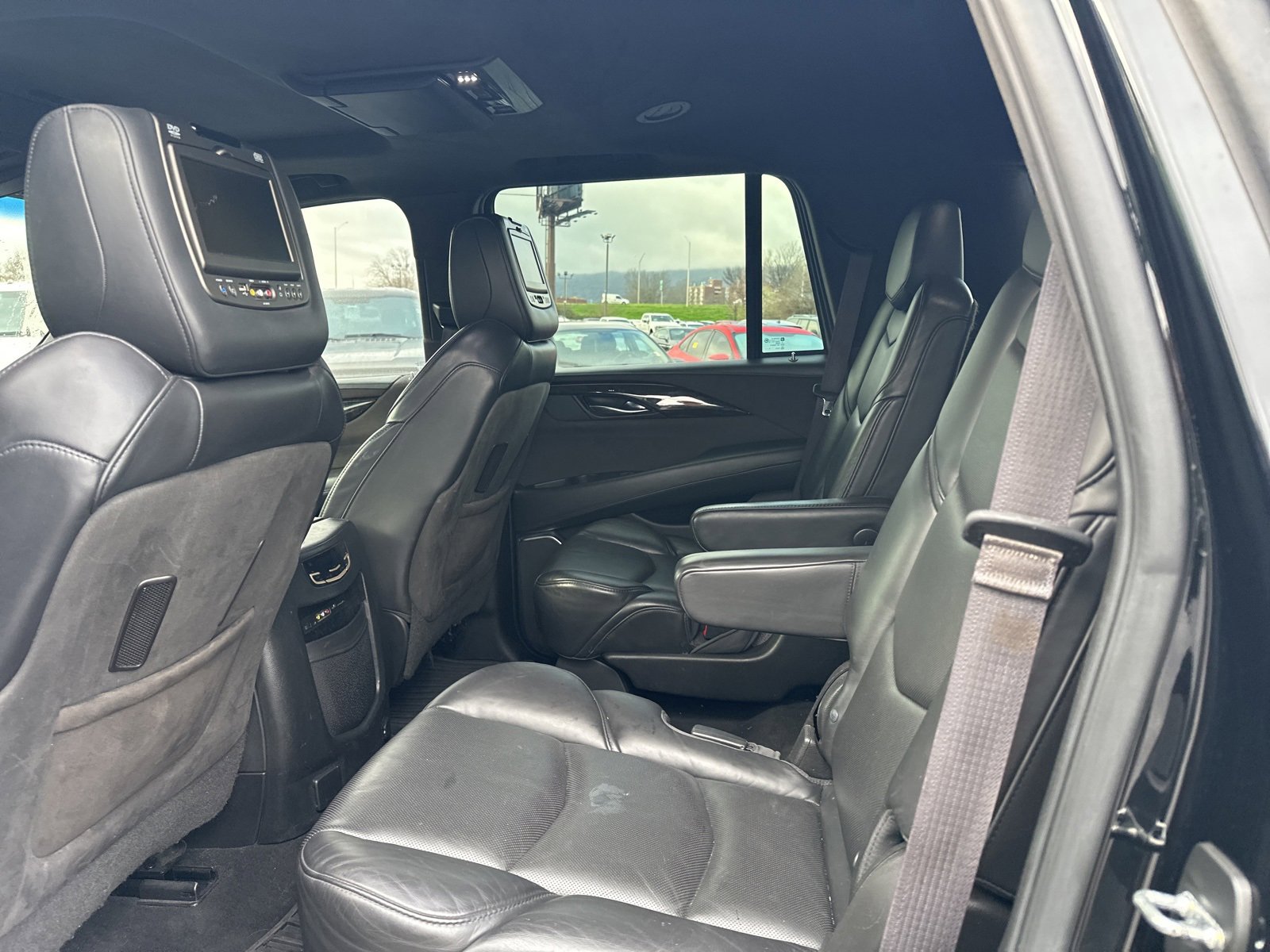 Used 2016 Cadillac Escalade Platinum image 6