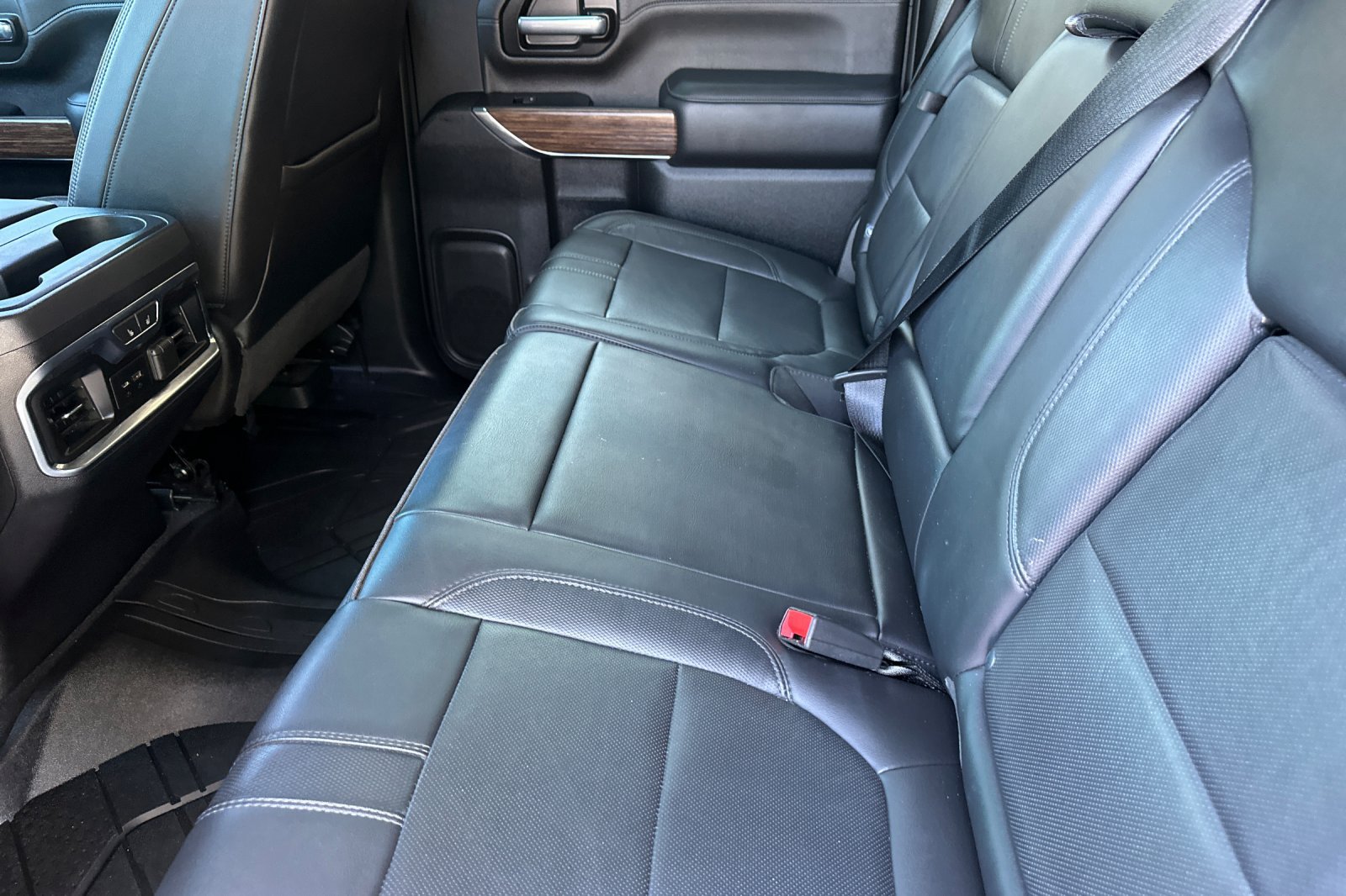 Used 2020 Chevrolet Silverado 2500 High Country w/ Technology Package AWD/4WD image 12