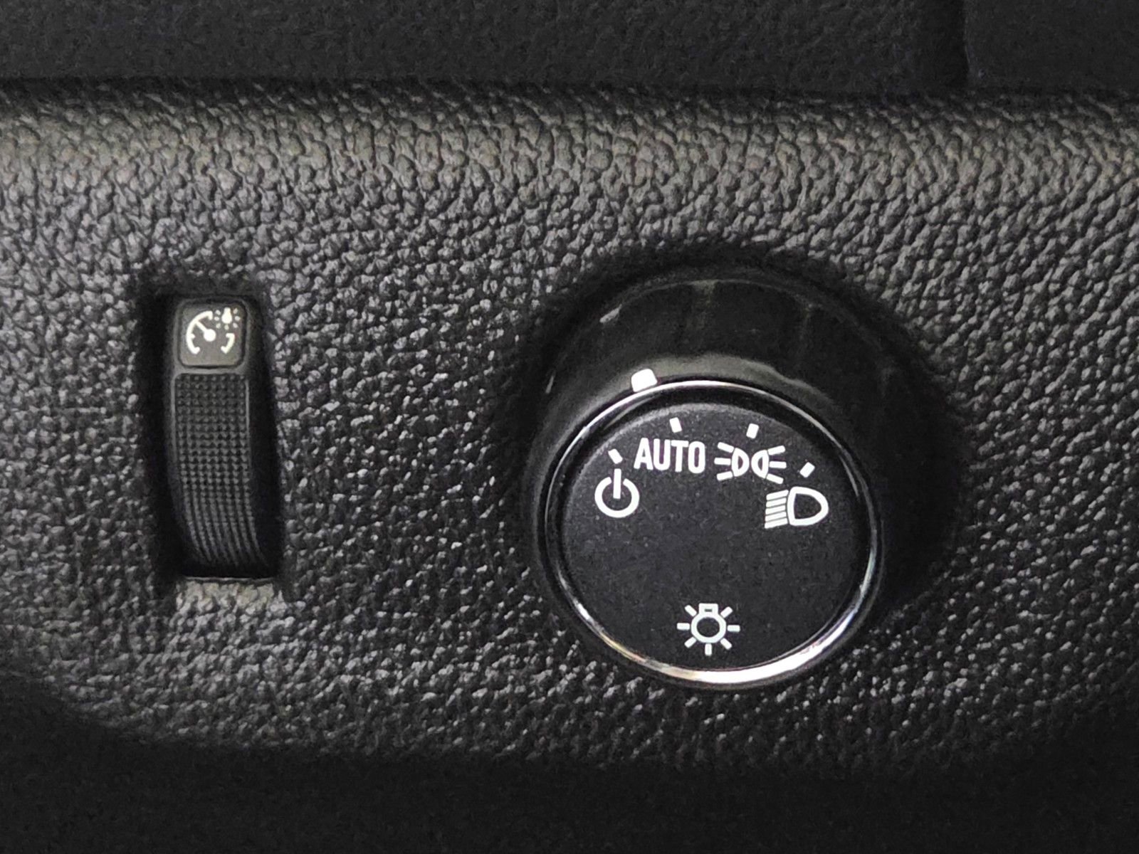 Used 2022 Chevrolet Colorado LT image 35