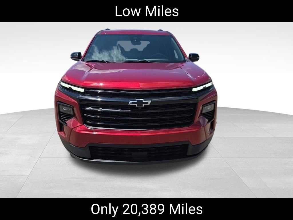 Used 2024 Chevrolet Traverse LT w/ Midnight/Sport Edition AWD/4WD image 2