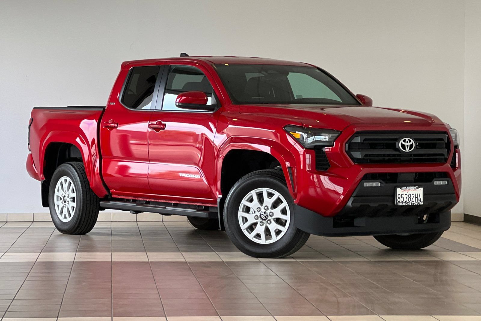 Certified 2025 Toyota Tacoma SR5 AWD/4WD image 2