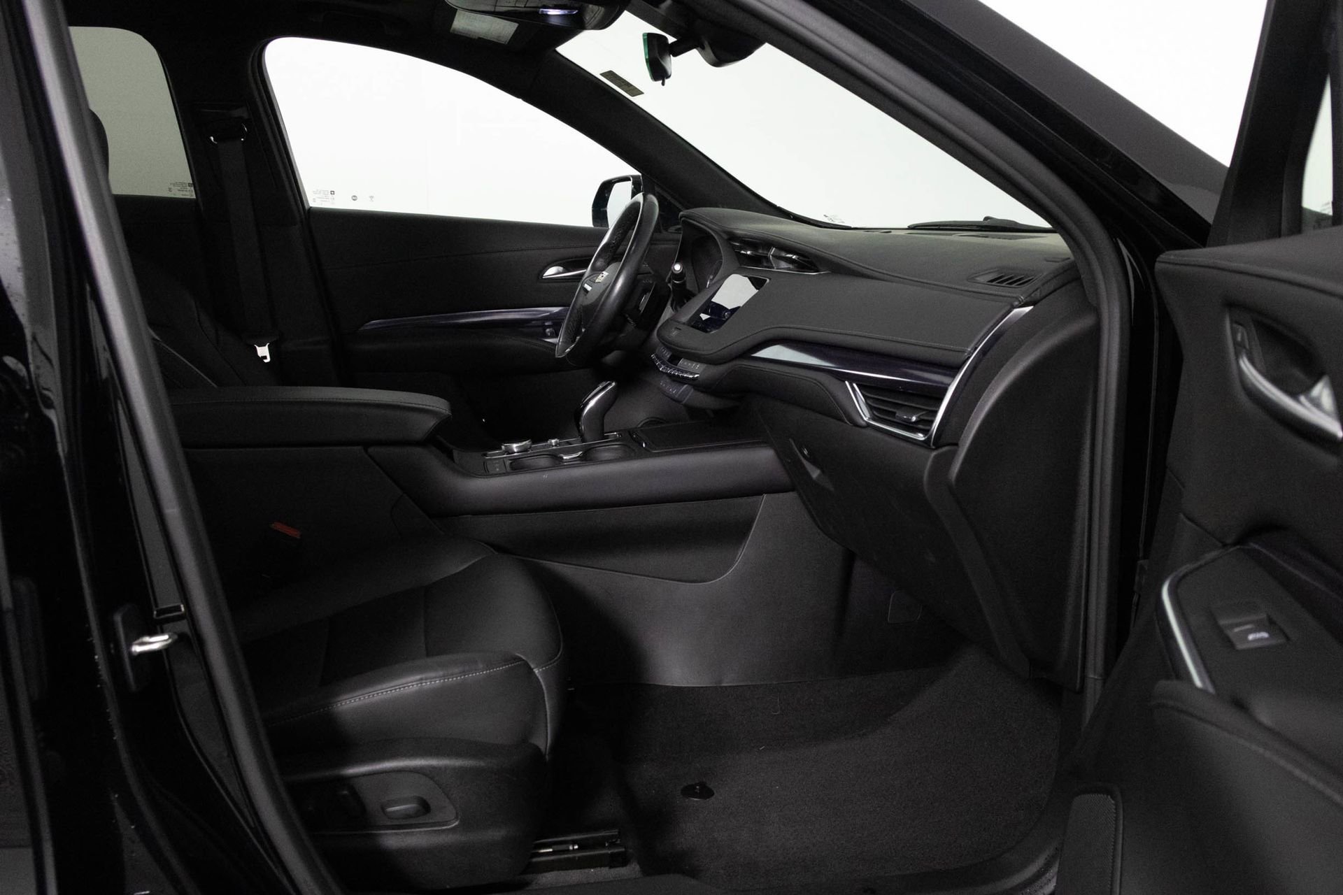 Used 2023 Cadillac XT4 Luxury w/ Cold Weather Package image 41