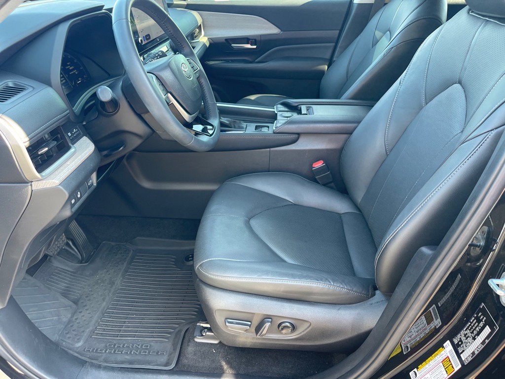 Used 2024 Toyota Grand Highlander Limited image 10