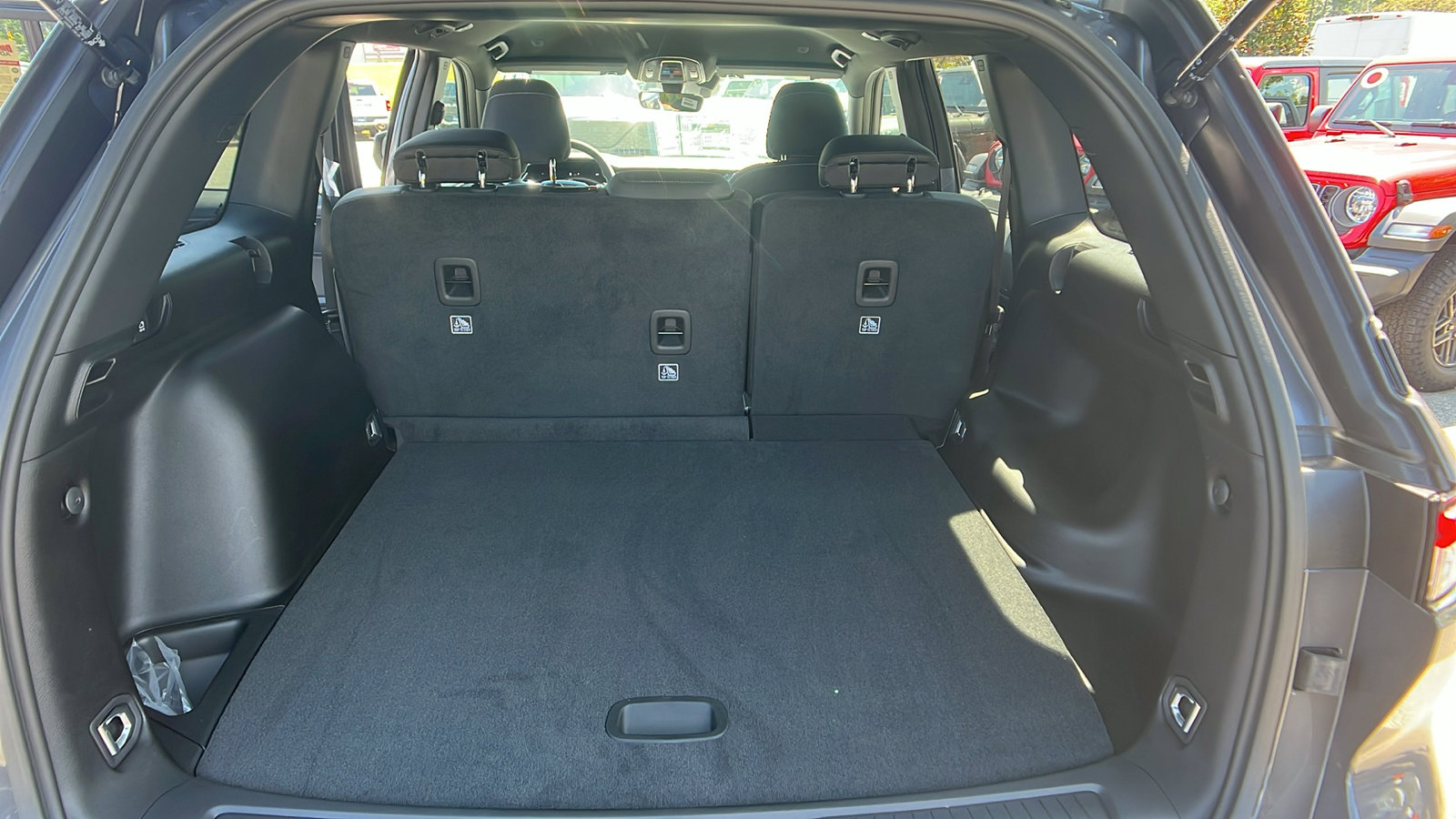 New 2025 Jeep Grand Cherokee Laredo w/ MOPAR Finishing Package image 13