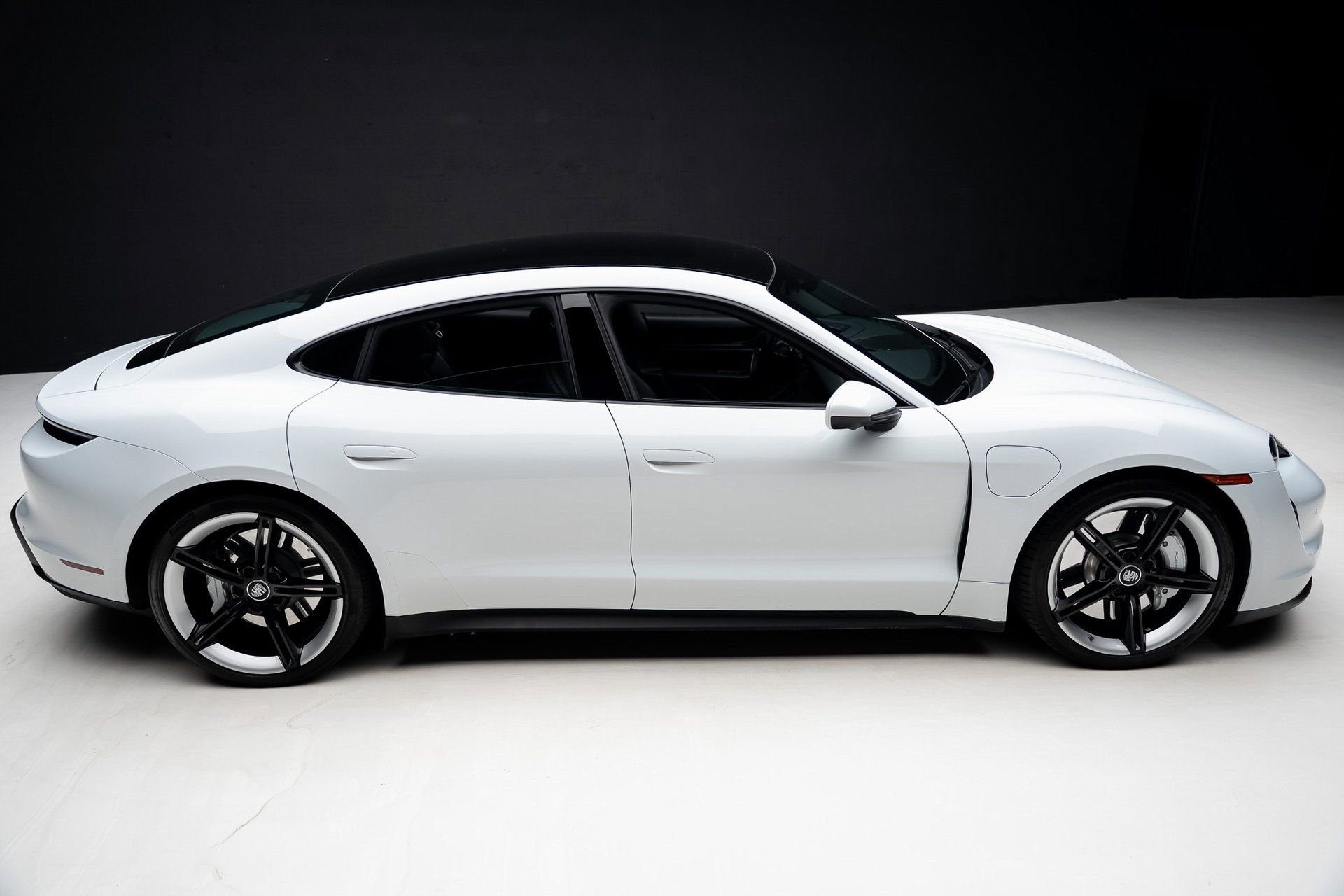 Used 2022 Porsche Taycan image 31