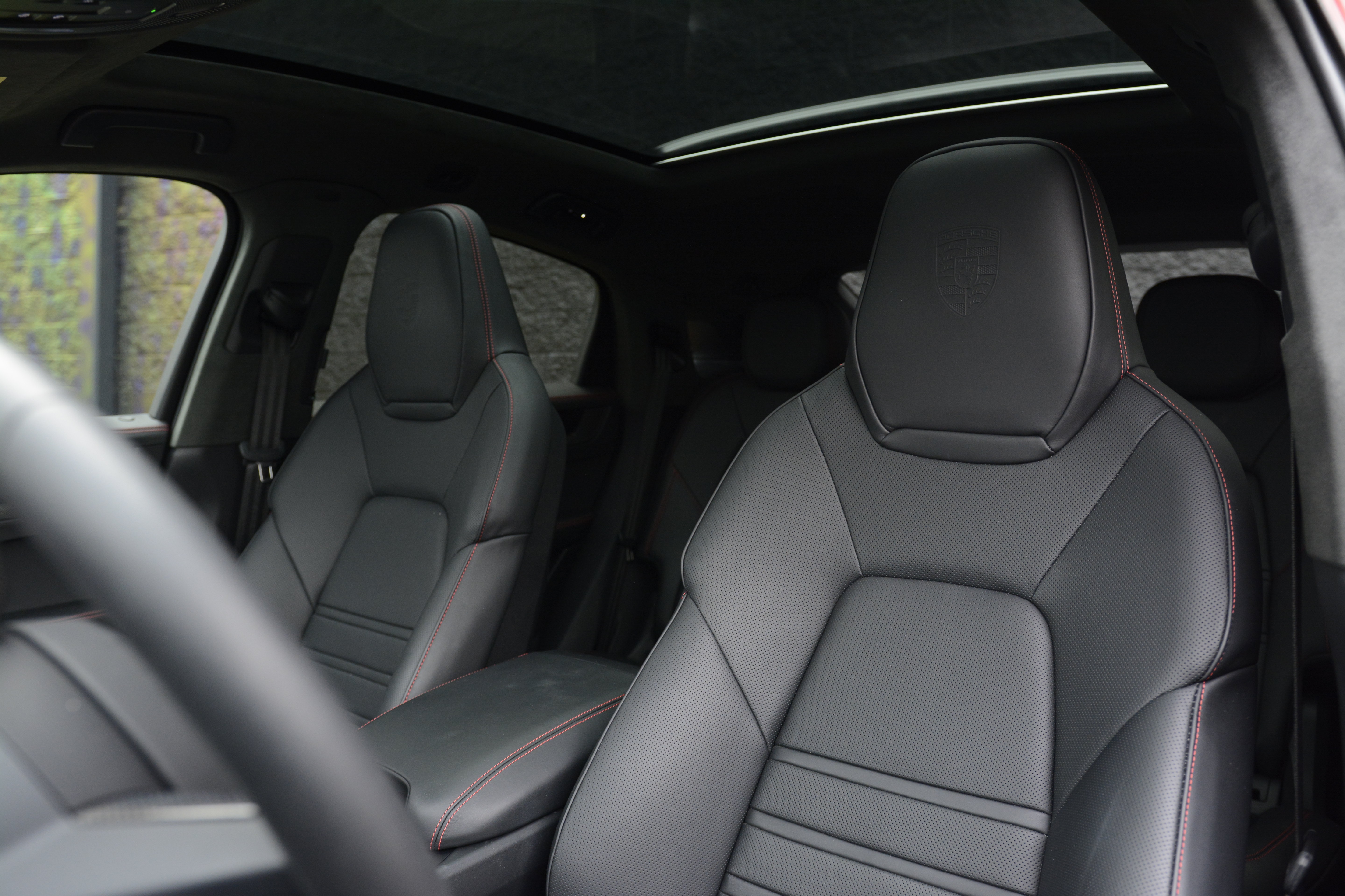 Certified 2025 Porsche Cayenne GTS AWD/4WD image 5