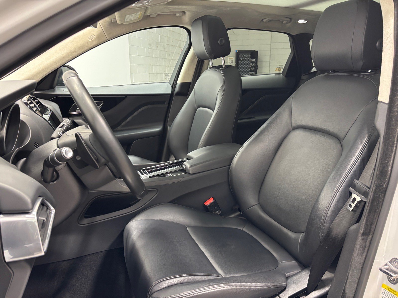 Used 2020 Jaguar F-PACE Premium AWD/4WD image 23
