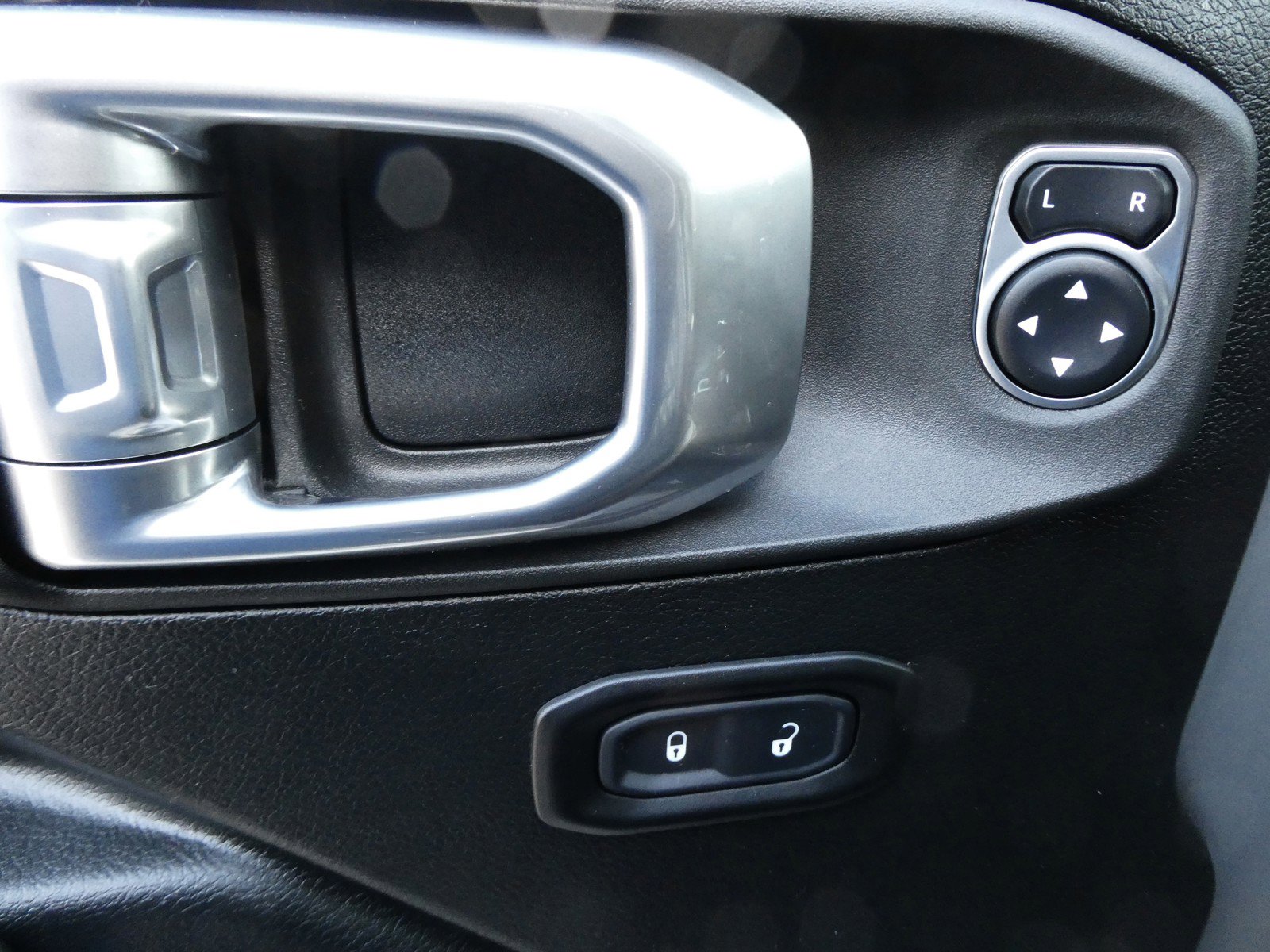 Used 2021 Jeep Wrangler Unlimited Sport S image 12