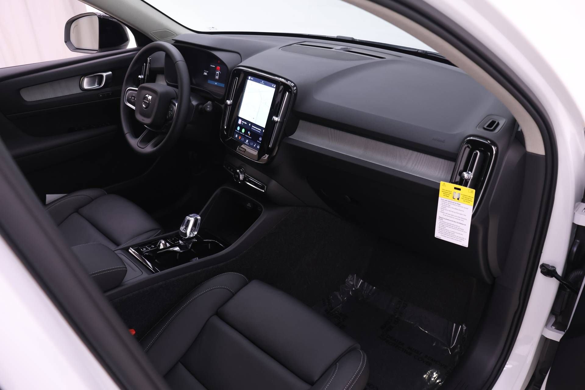 New 2026 Volvo XC40 B5 Plus w/ Protection Package Premier AWD/4WD image 23