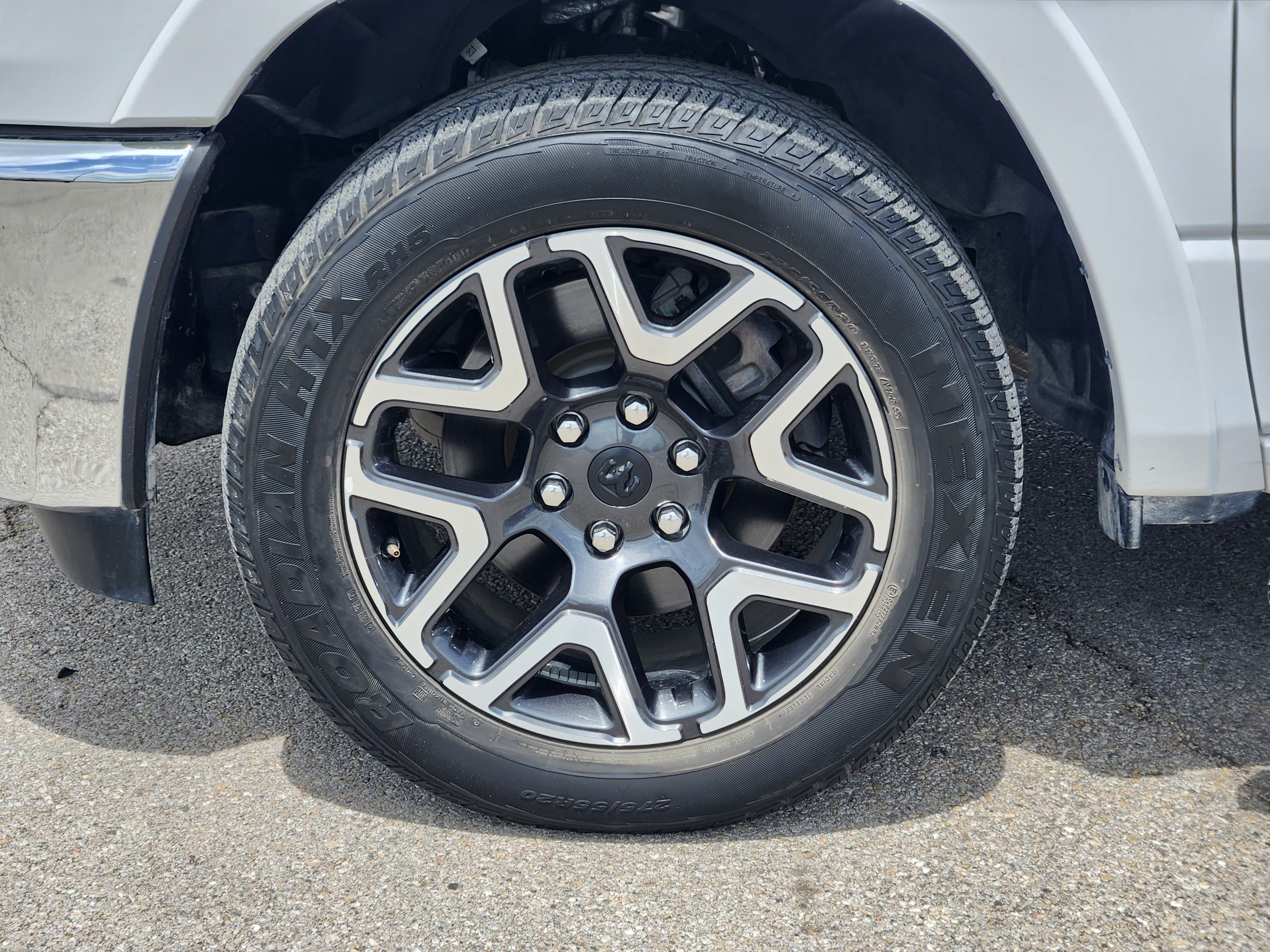 Used 2025 RAM 1500 Laramie AWD/4WD image 10