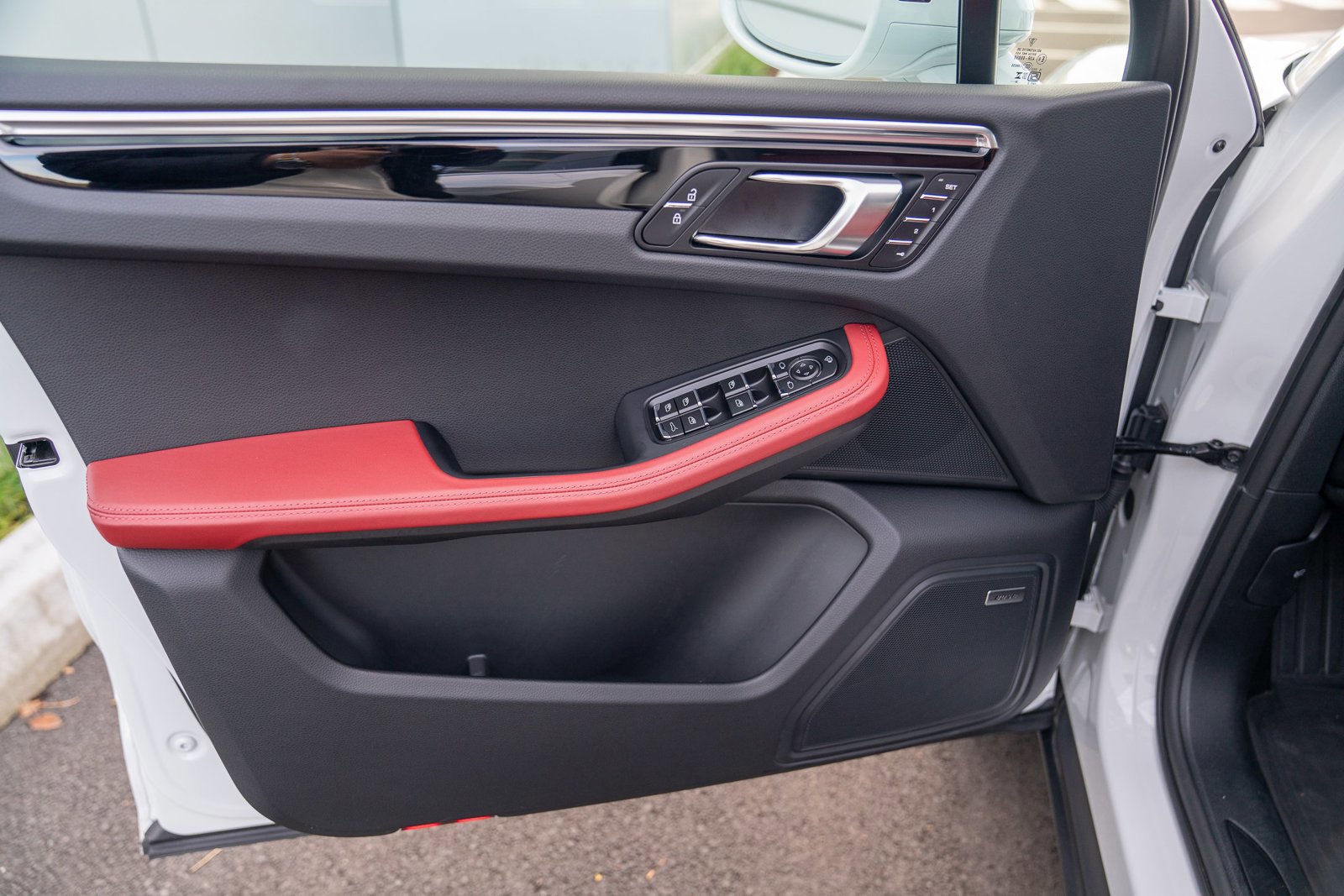 Used 2025 Porsche Macan image 10