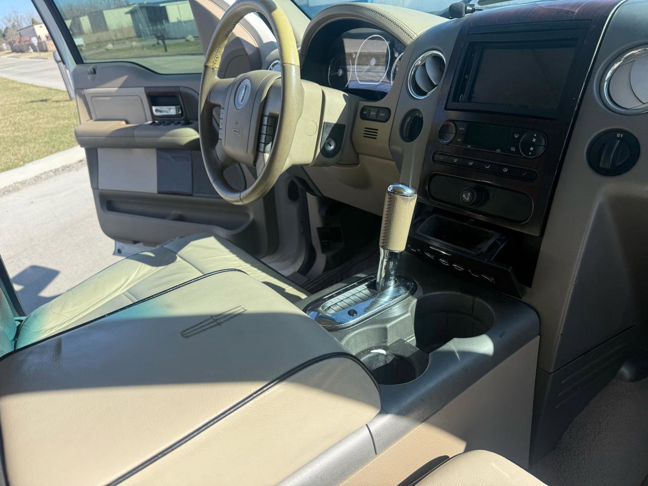Used 2006 Lincoln Mark LT 4x4 image 27