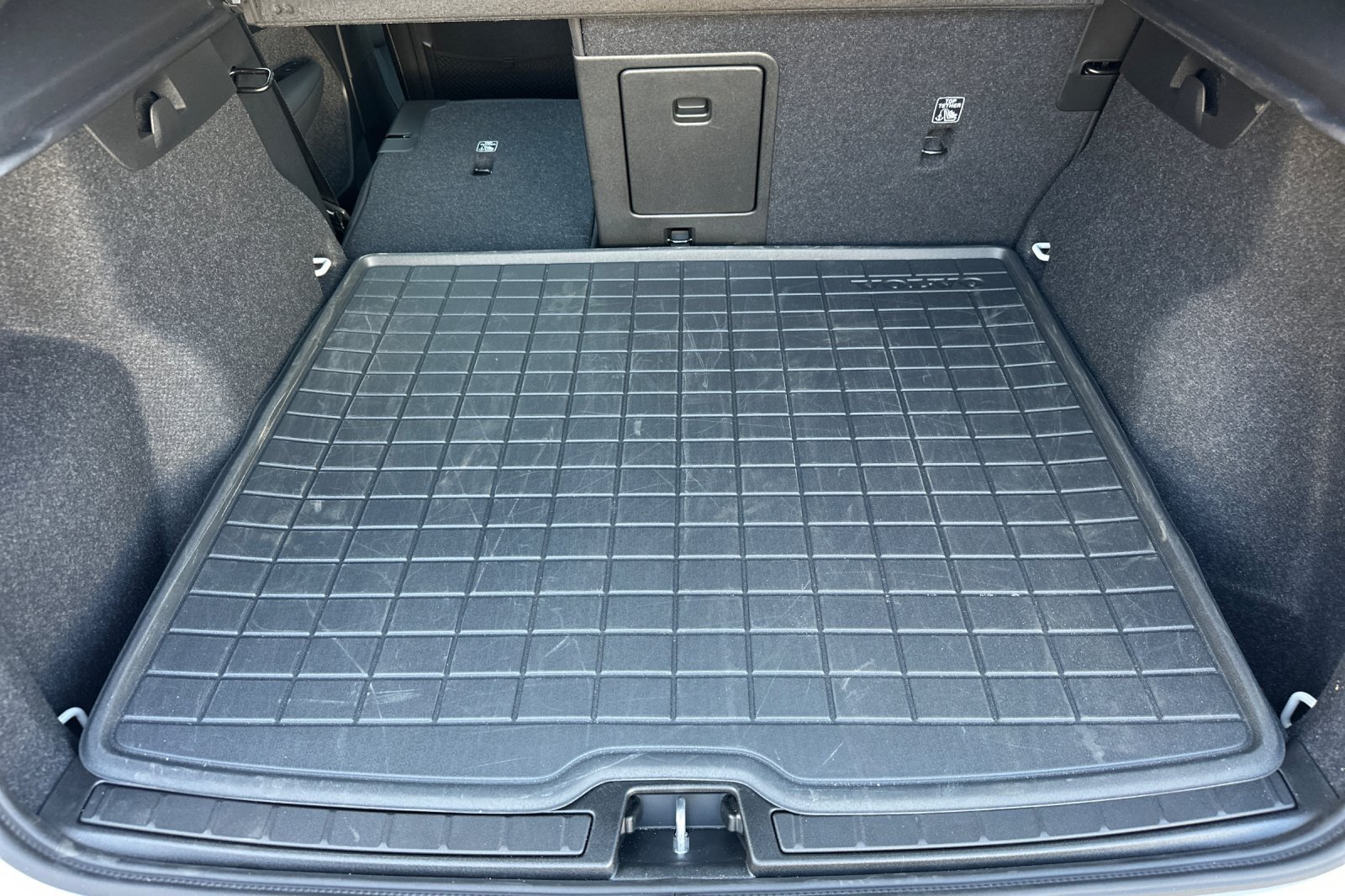 Certified 2026 Volvo XC40 B4 Core w/ Protection Package FWD image 18