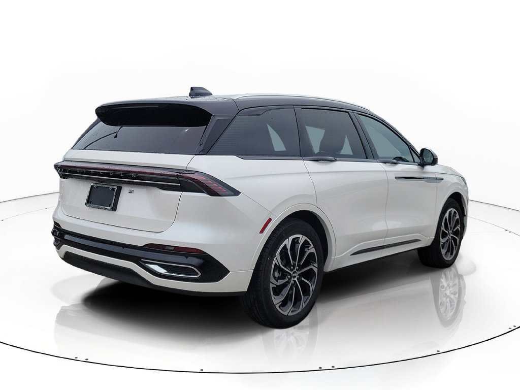 Certified 2026 Lincoln Nautilus Reserve AWD/4WD image 3