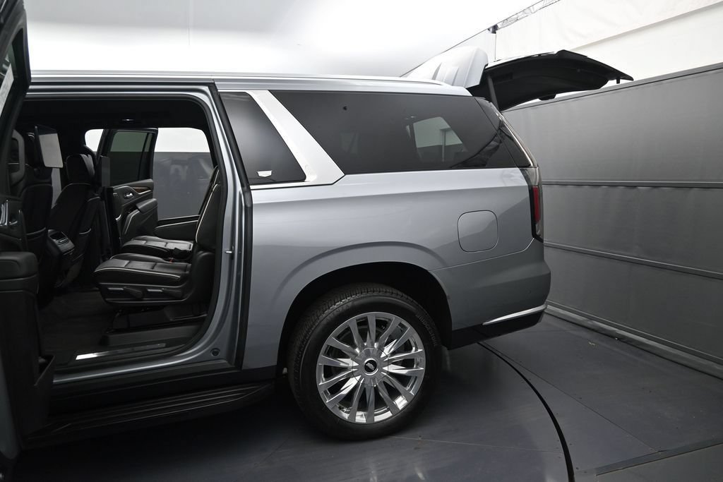 Used 2024 Cadillac Escalade ESV Premium Luxury AWD/4WD image 13