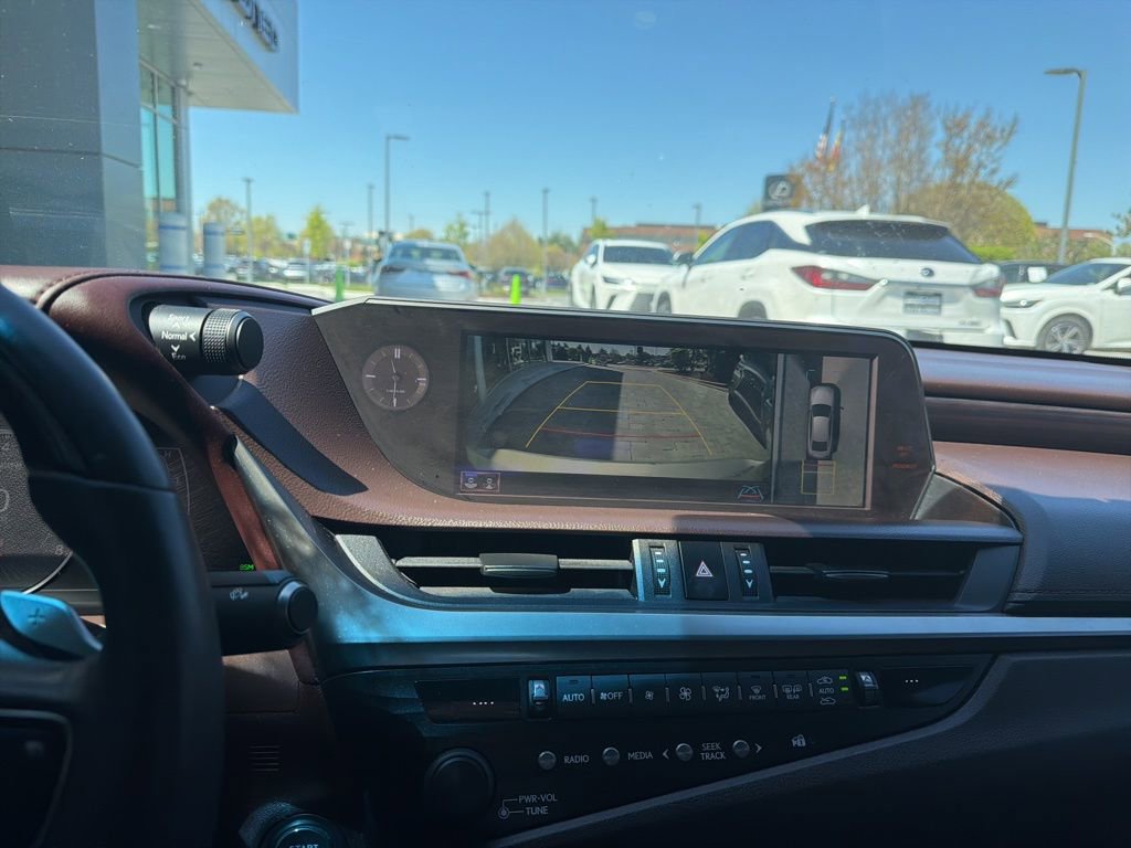 Used 2019 Lexus ES 350 Ultra Luxury w/ Accessory Package 2 image 42