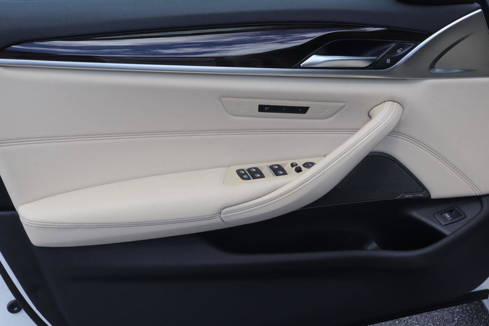 Used 2023 BMW 540i w/ Premium Package RWD image 9