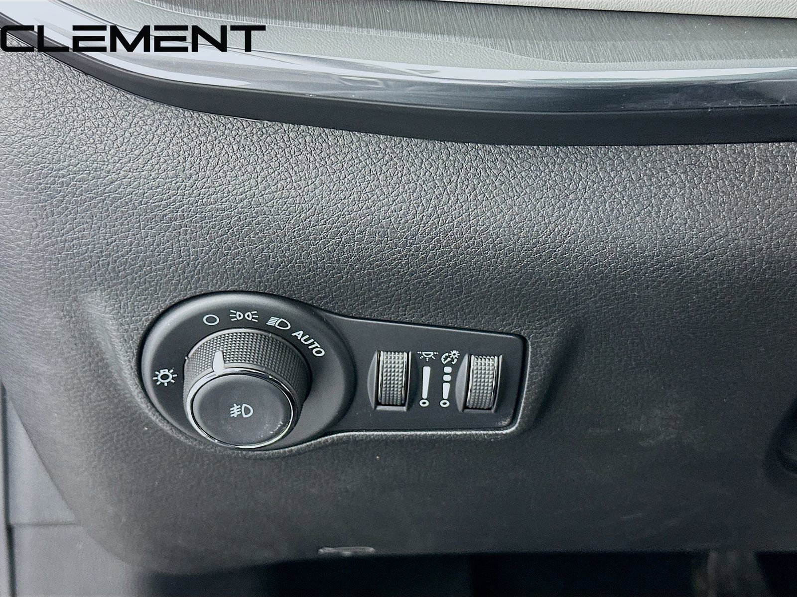 Used 2023 Jeep Compass Limited image 13