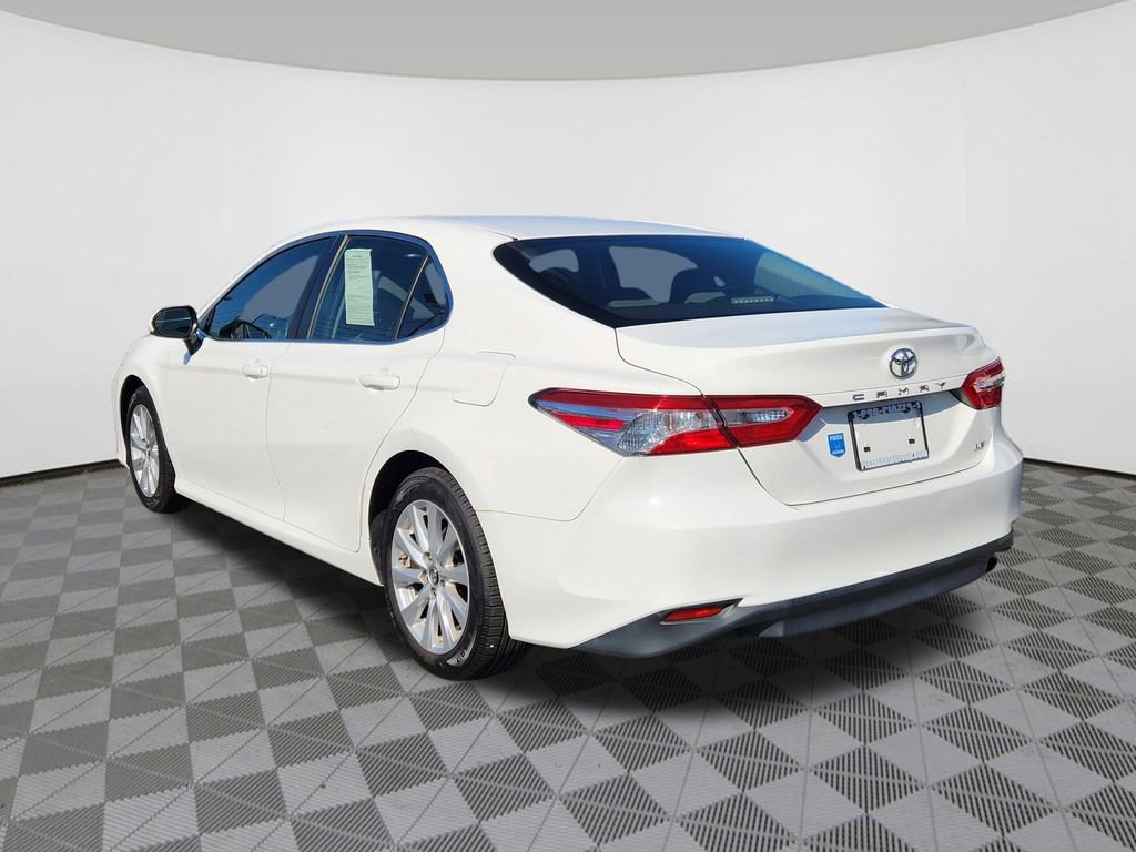 Used 2018 Toyota Camry LE image 3