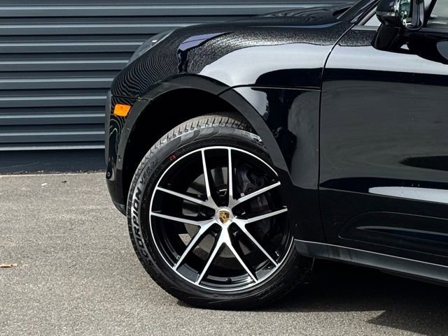 Certified 2023 Porsche Macan image 12