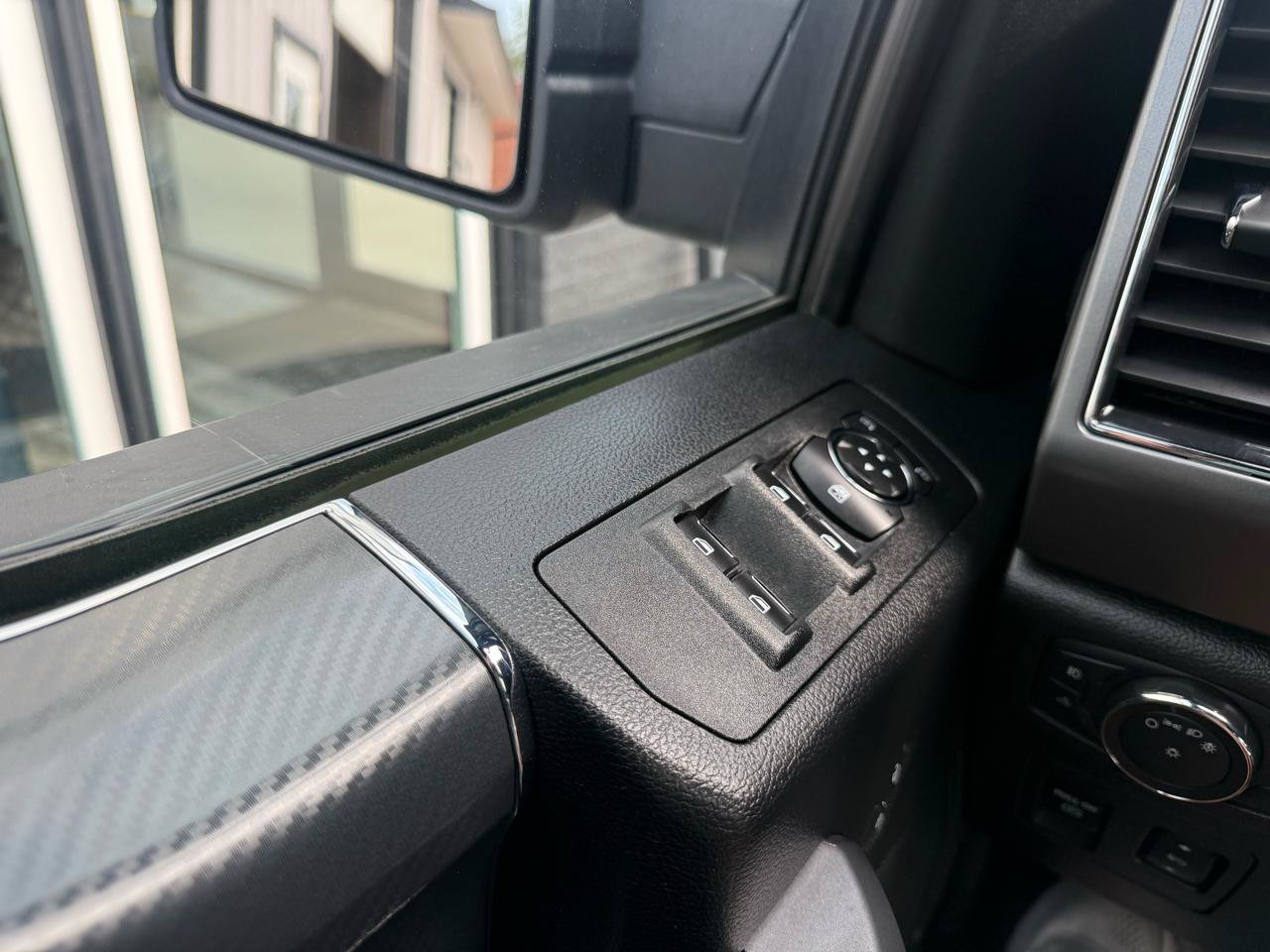 Used 2018 Ford F150 XLT w/ Equipment Group 302A Luxury AWD/4WD image 23