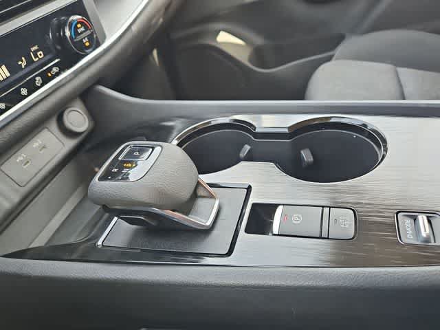 Used 2024 Nissan Rogue SV FWD image 25