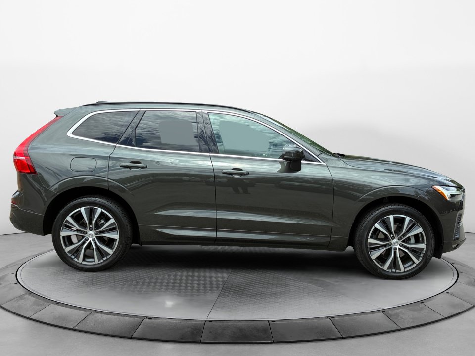 Used 2022 Volvo XC60 B5 Momentum w/ Protection Package Premier FWD image 8