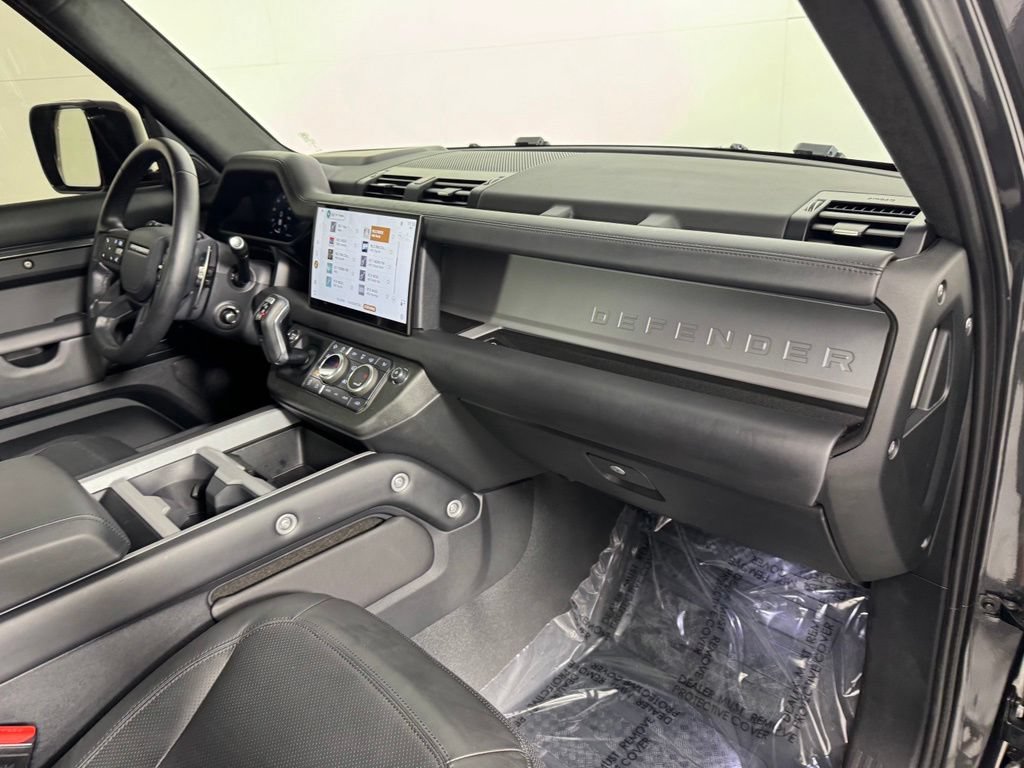 Used 2025 Land Rover Defender 130 V8 AWD/4WD image 33
