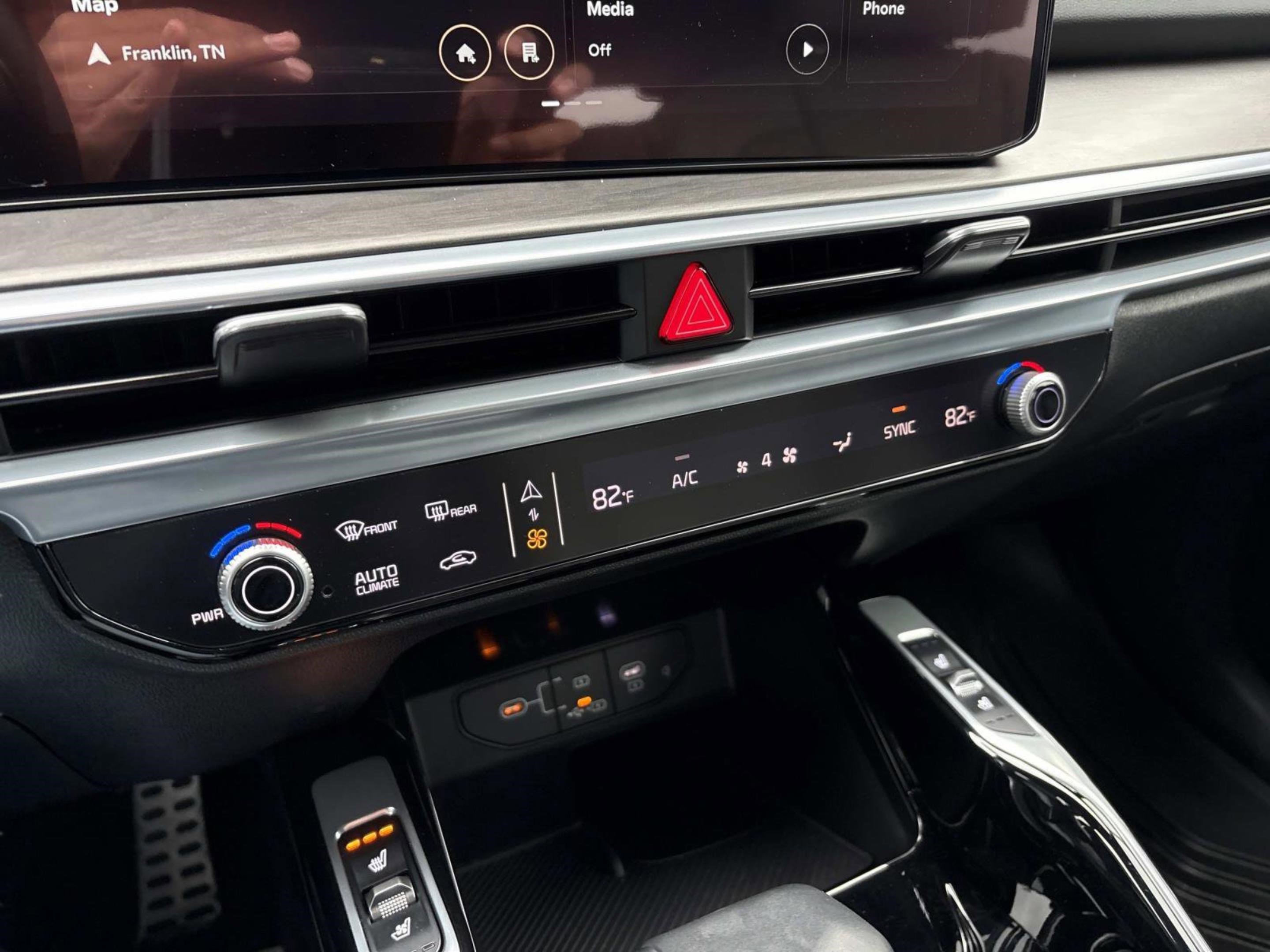 Used 2025 Kia Sorento SX Prestige w/ Sage Leather Package image 26