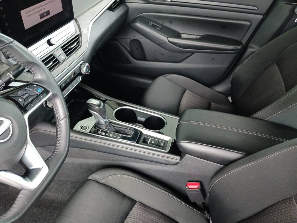 Used 2024 Nissan Altima 2.5 SV w/ SV Premium Package FWD image 11