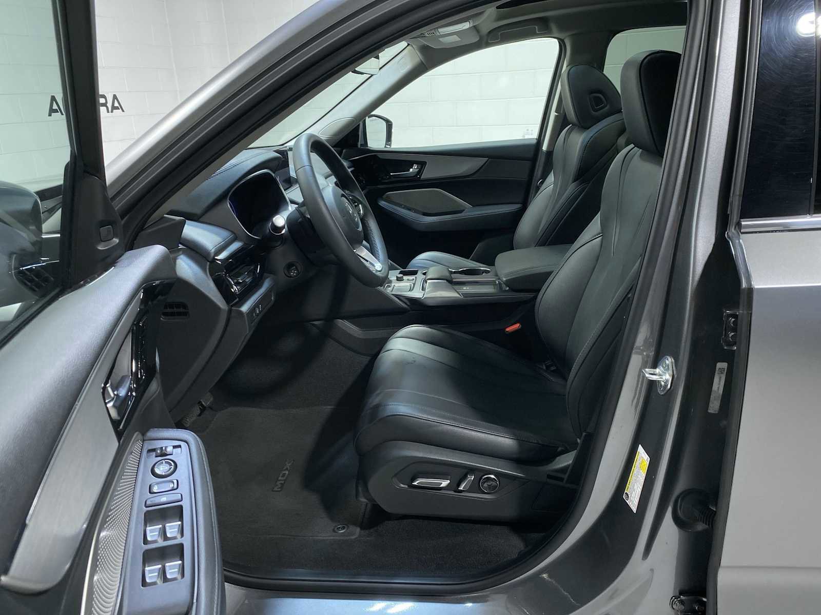 Used 2024 Acura MDX SH-AWD image 2