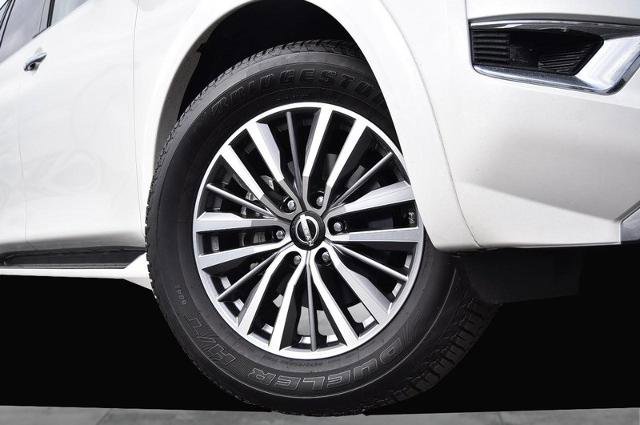 Certified 2024 Nissan Armada SL w/ Captain's Chairs Package image 3