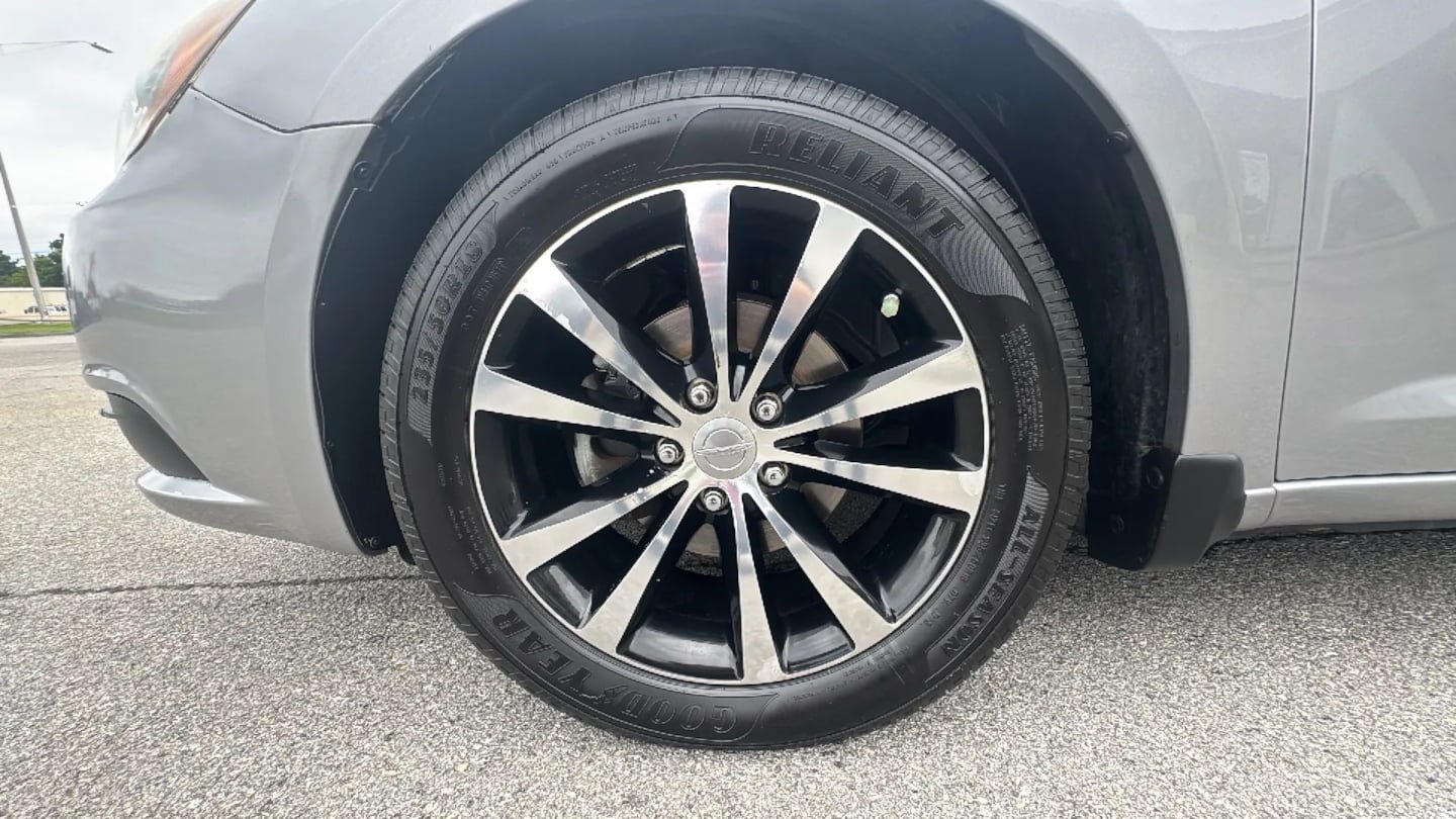 Used 2013 Chrysler 200 Touring w/ S Exterior Appearance Pkg FWD image 32