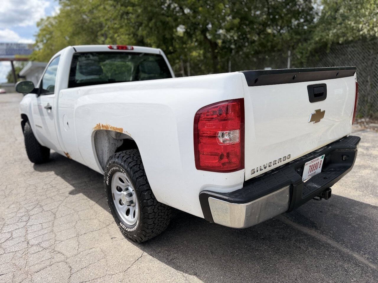 Used 2010 Chevrolet Silverado 1500 W/T RWD image 3