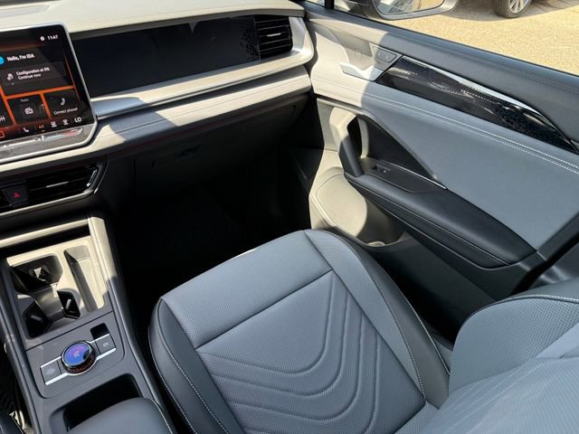 Certified 2026 Volkswagen Tiguan SE R-Line FWD image 16