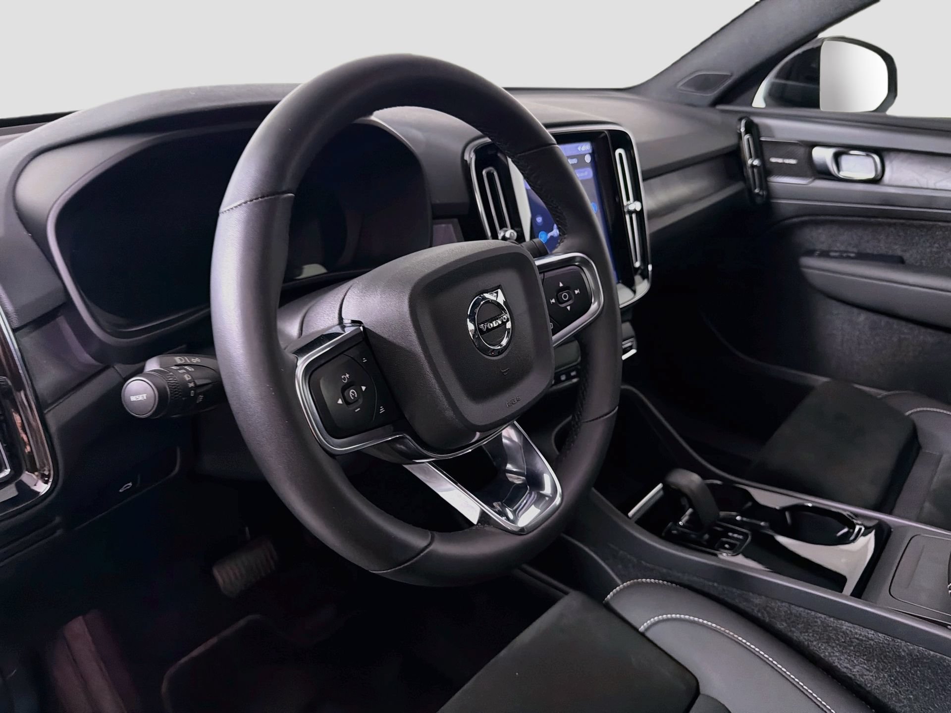 Certified 2023 Volvo C40 P8 Recharge Ultimate w/ Protection Package Premier AWD/4WD image 10