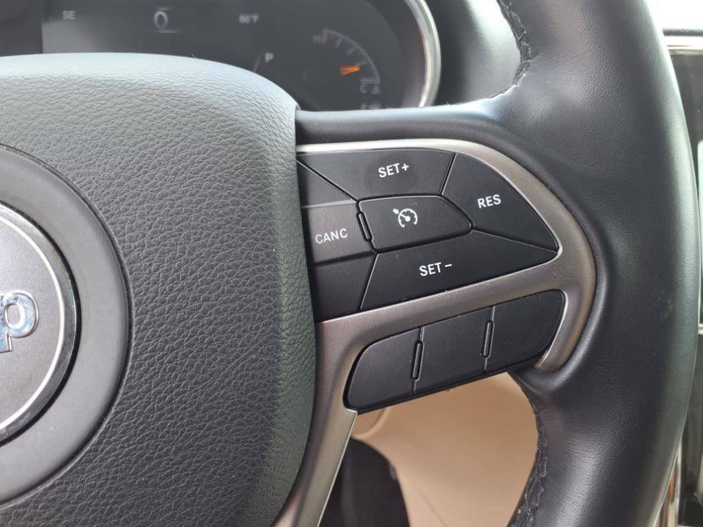 Used 2022 Jeep Grand Cherokee Laredo E AWD/4WD image 28
