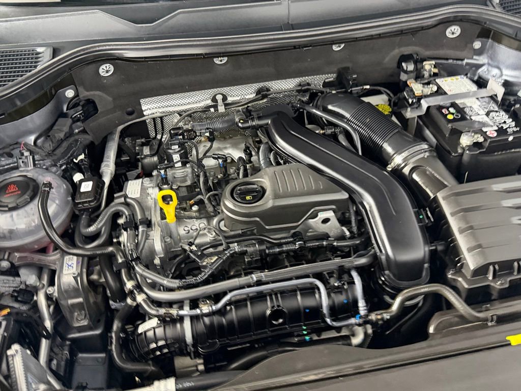 Used 2024 Volkswagen Taos SEL image 33