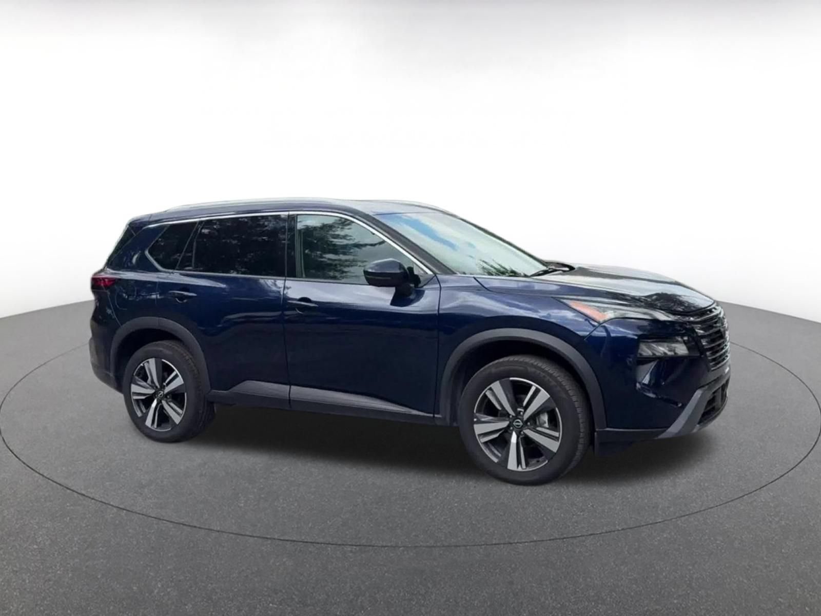 Used 2026 Nissan Rogue SL FWD image 2