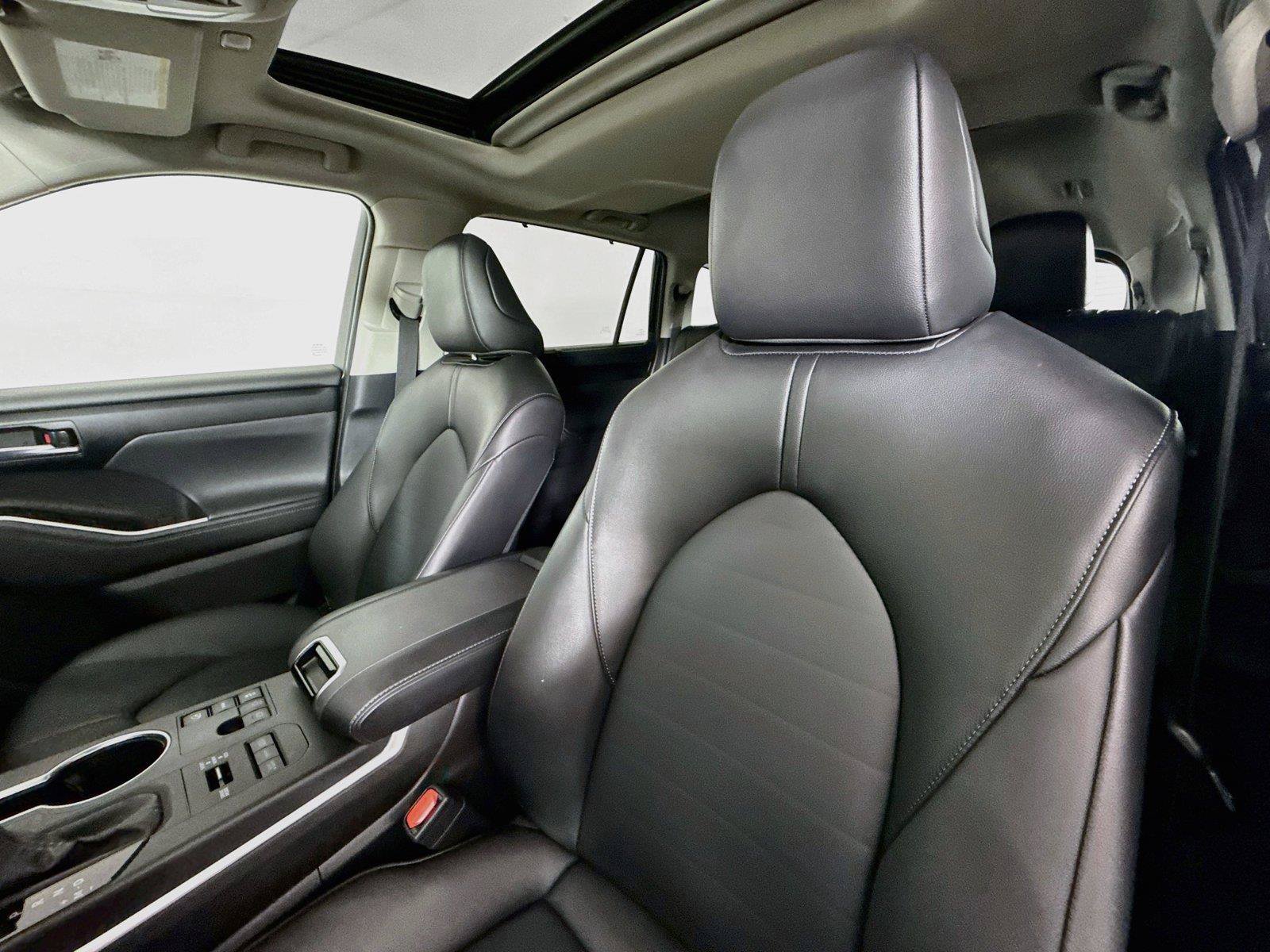 Certified 2026 Toyota Highlander XLE AWD/4WD image 3