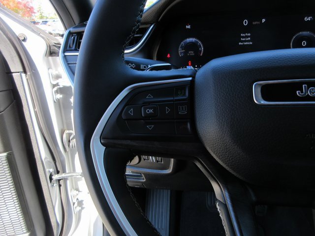 Used 2024 Jeep Grand Cherokee Limited image 17