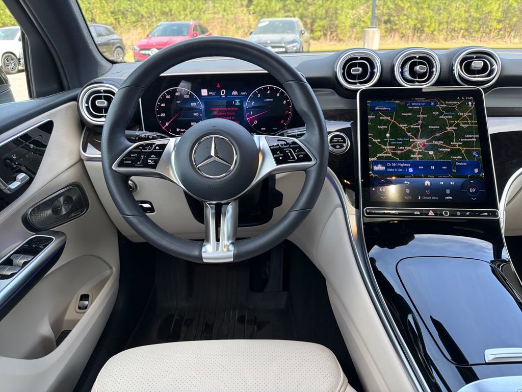 Used 2026 Mercedes-Benz GLC 300 image 2