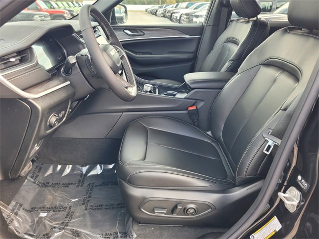 New 2025 Jeep Grand Cherokee Limited image 3