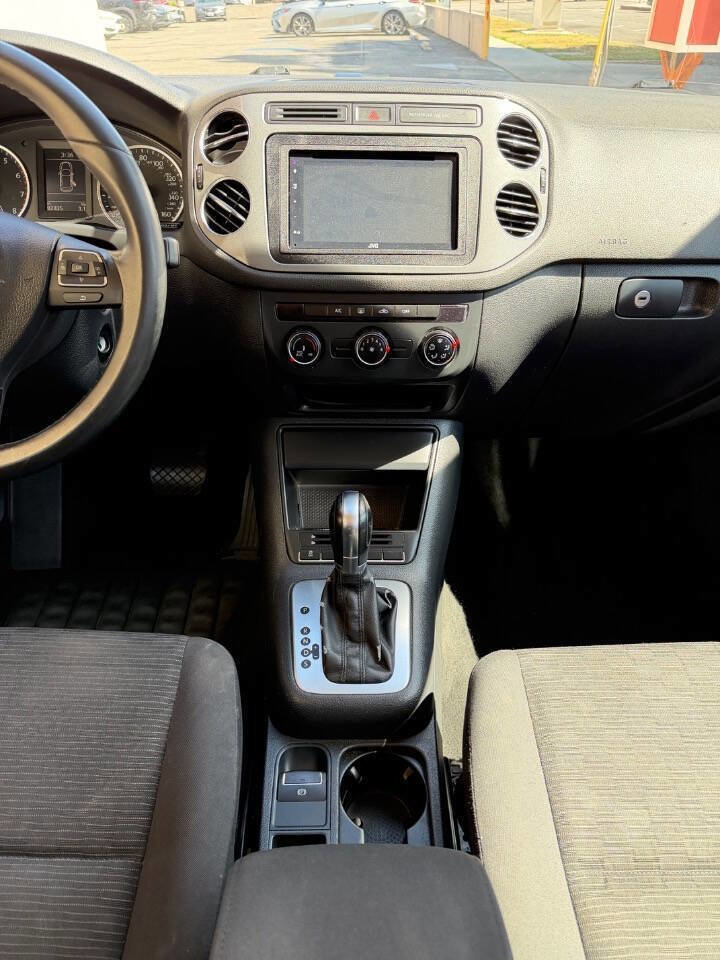 Used 2015 Volkswagen Tiguan S image 10