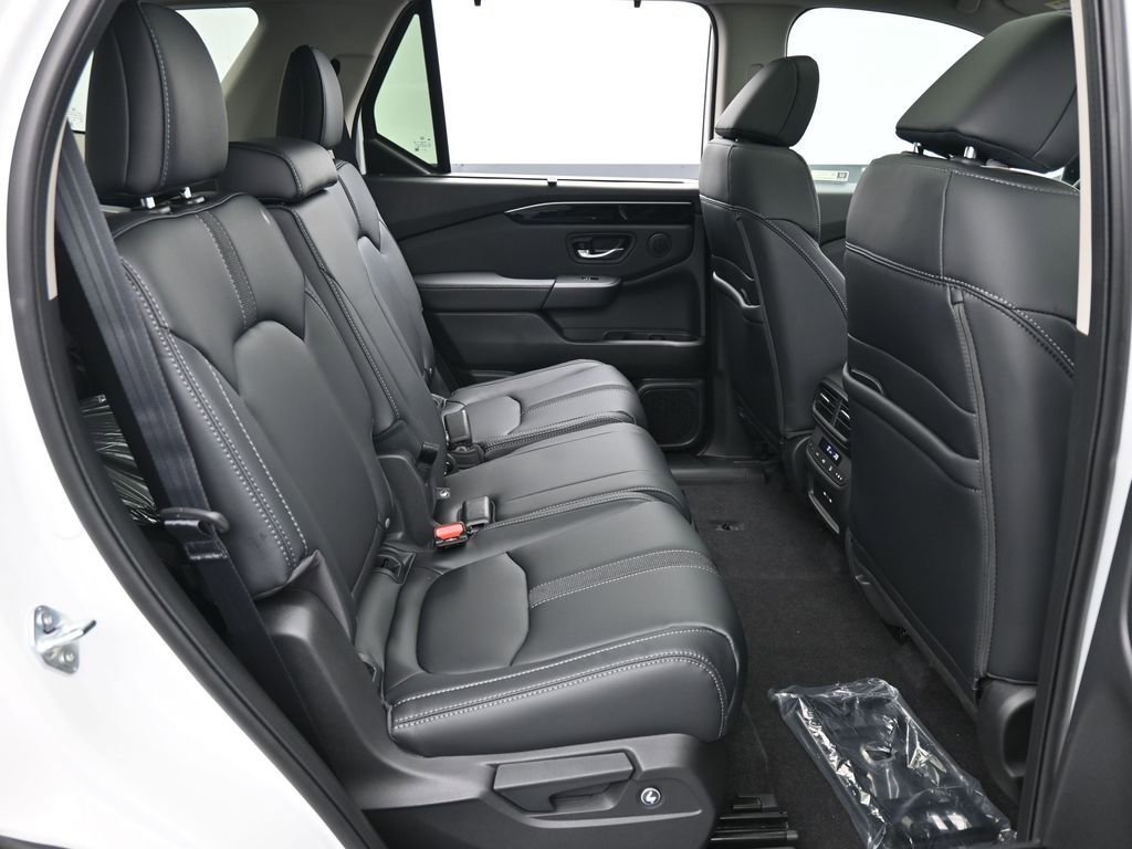 New 2025 Honda Pilot Touring image 26