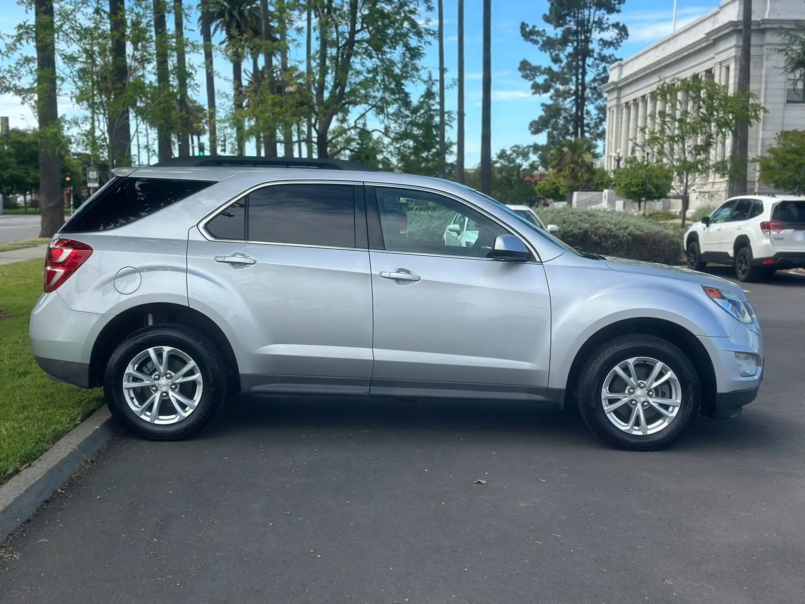 Used 2017 Chevrolet Equinox LT w/ Convenience Package FWD image 5
